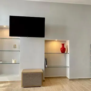 https://appartamento-centralissimo-in-piazza-bresca.hotelitalianriviera.com